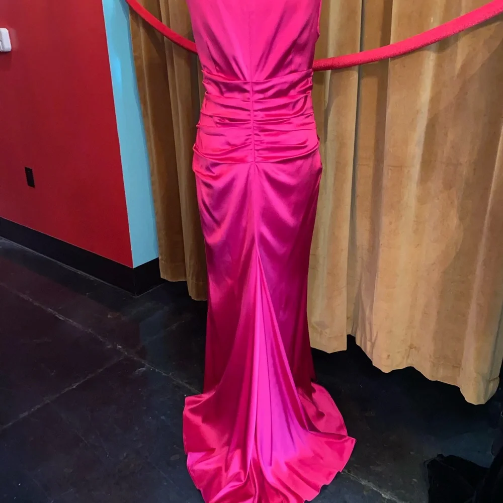 Talbot Runhof Barbie pink, fuchsia evening gown in duchesse satin.  SZ 14/44. - Picture 4 of 13
